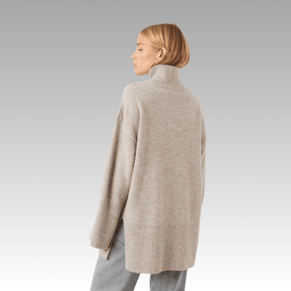 beige knitted jumper with oversize fit oummy